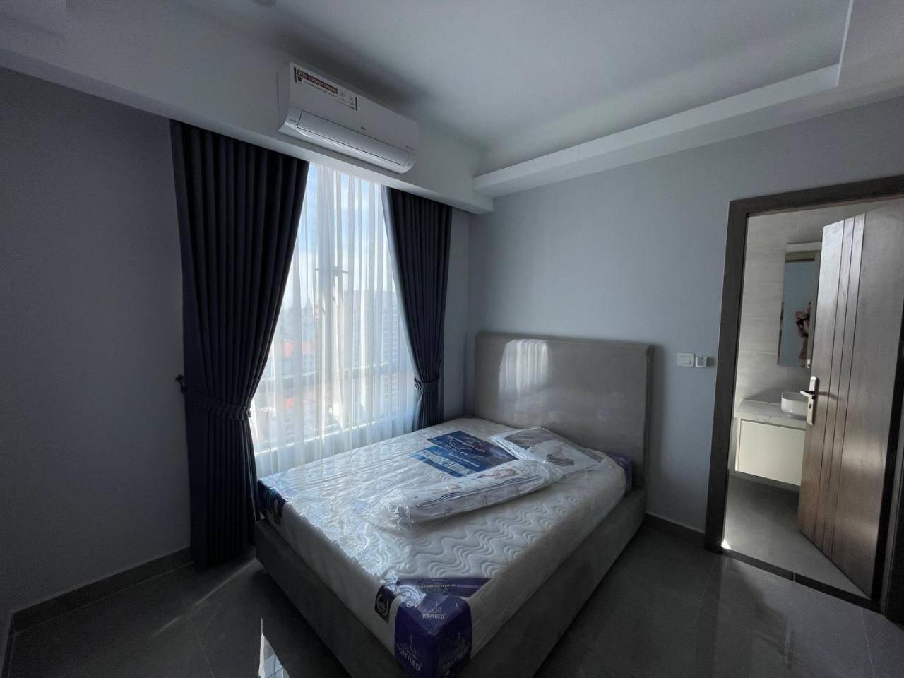 Modern With Rooftop Pool & Gym Apartment Phnom Penh
